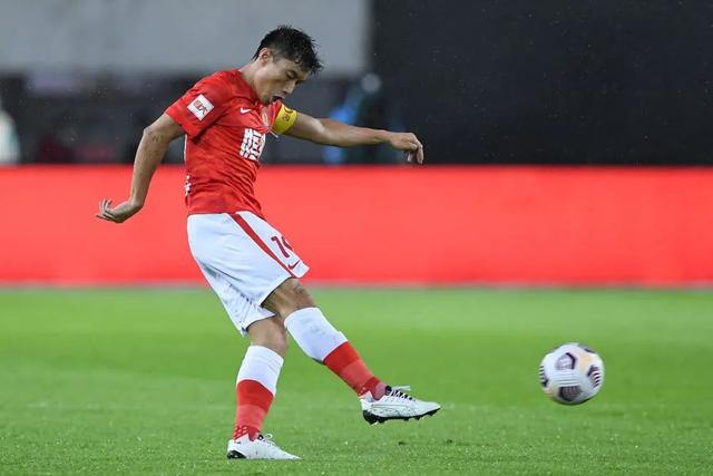 布朗28分绿军险胜狼队5连胜 篮网送国王3连败